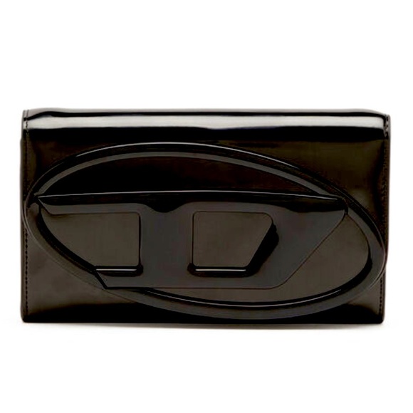 1dr Wallet Strap
$495.00
Wallet bag in mirrored leather - Picture 1 of 6